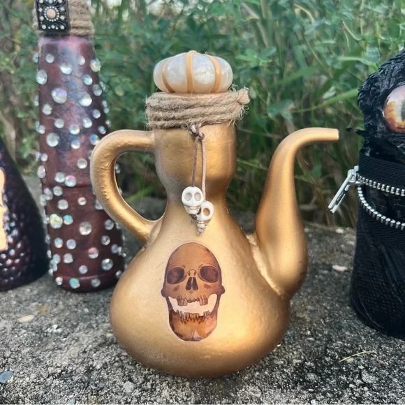 NEW Potion Spell Genie Bottle - Apothecary Skull/Skeleton Jar Halloween Home - Picture 1 of 12